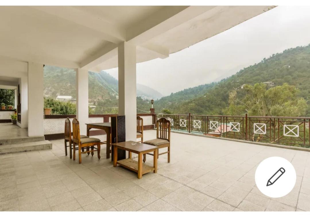 Tirthan Crest Homestay Banjār Buitenkant foto