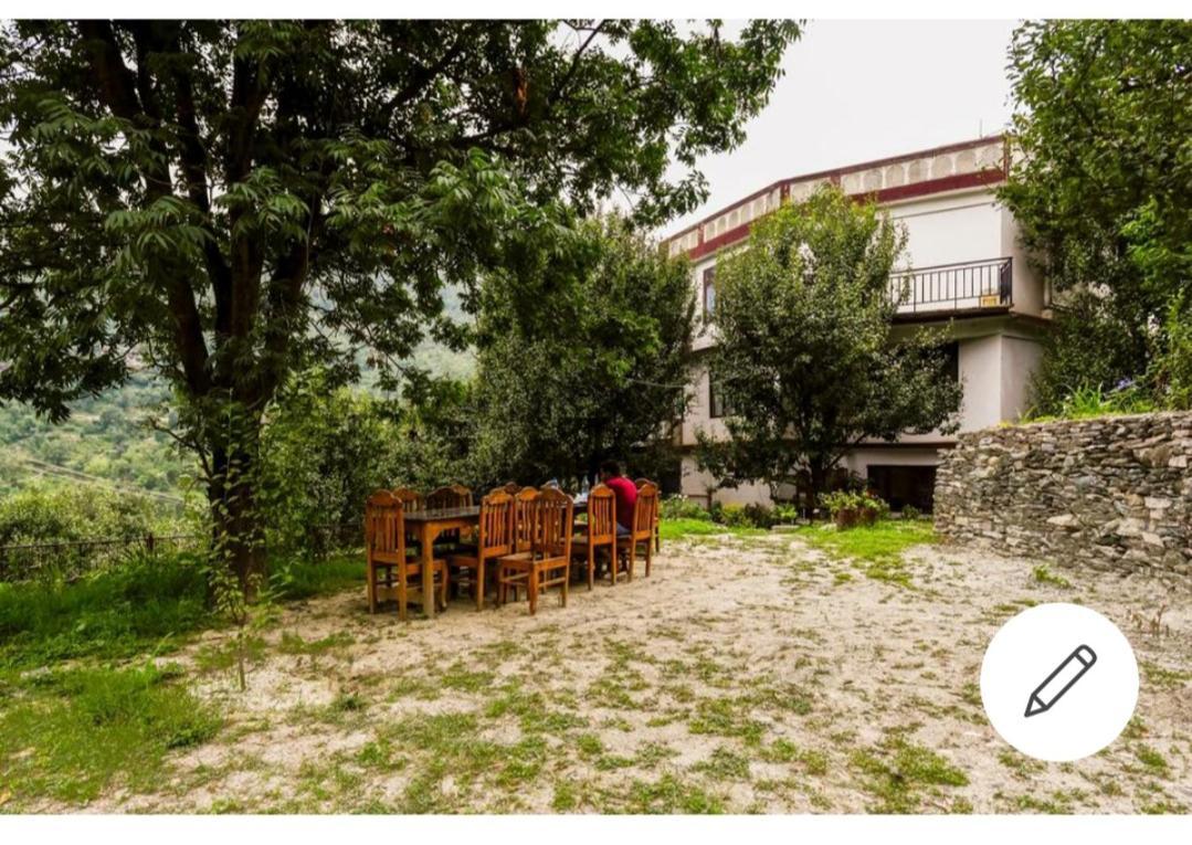 Tirthan Crest Homestay Banjār Buitenkant foto