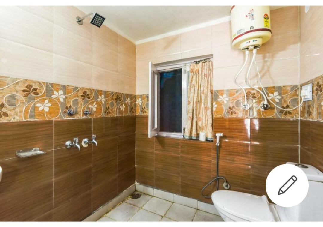 Tirthan Crest Homestay Banjār Buitenkant foto