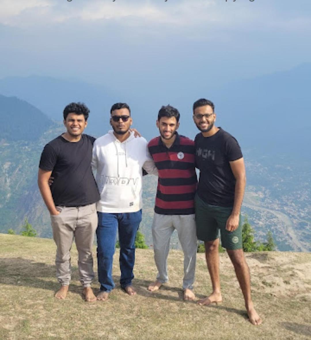 Tirthan Crest Homestay Banjār Buitenkant foto
