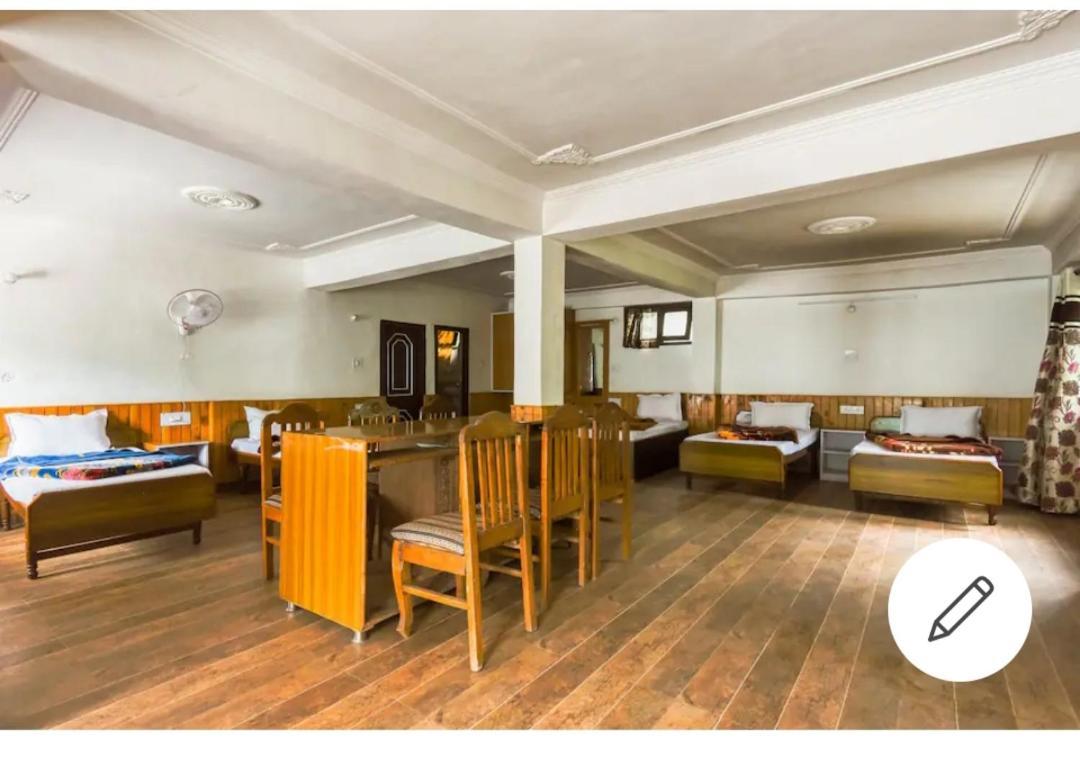 Tirthan Crest Homestay Banjār Buitenkant foto