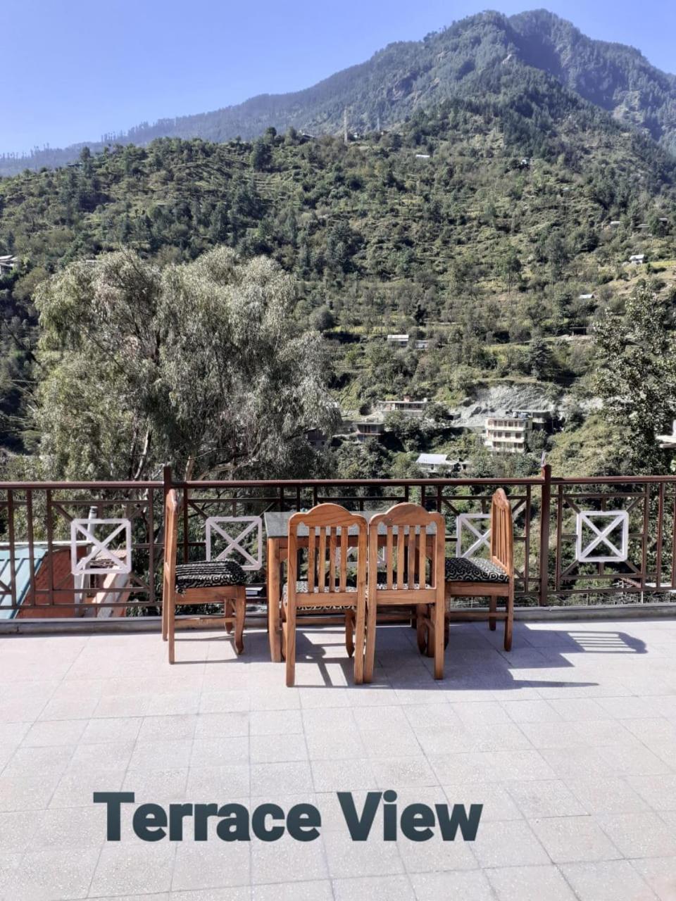 Tirthan Crest Homestay Banjār Buitenkant foto