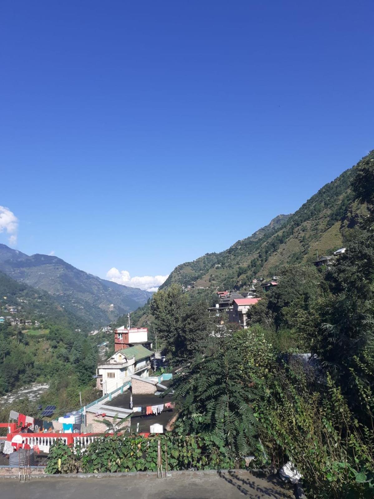 Tirthan Crest Homestay Banjār Buitenkant foto
