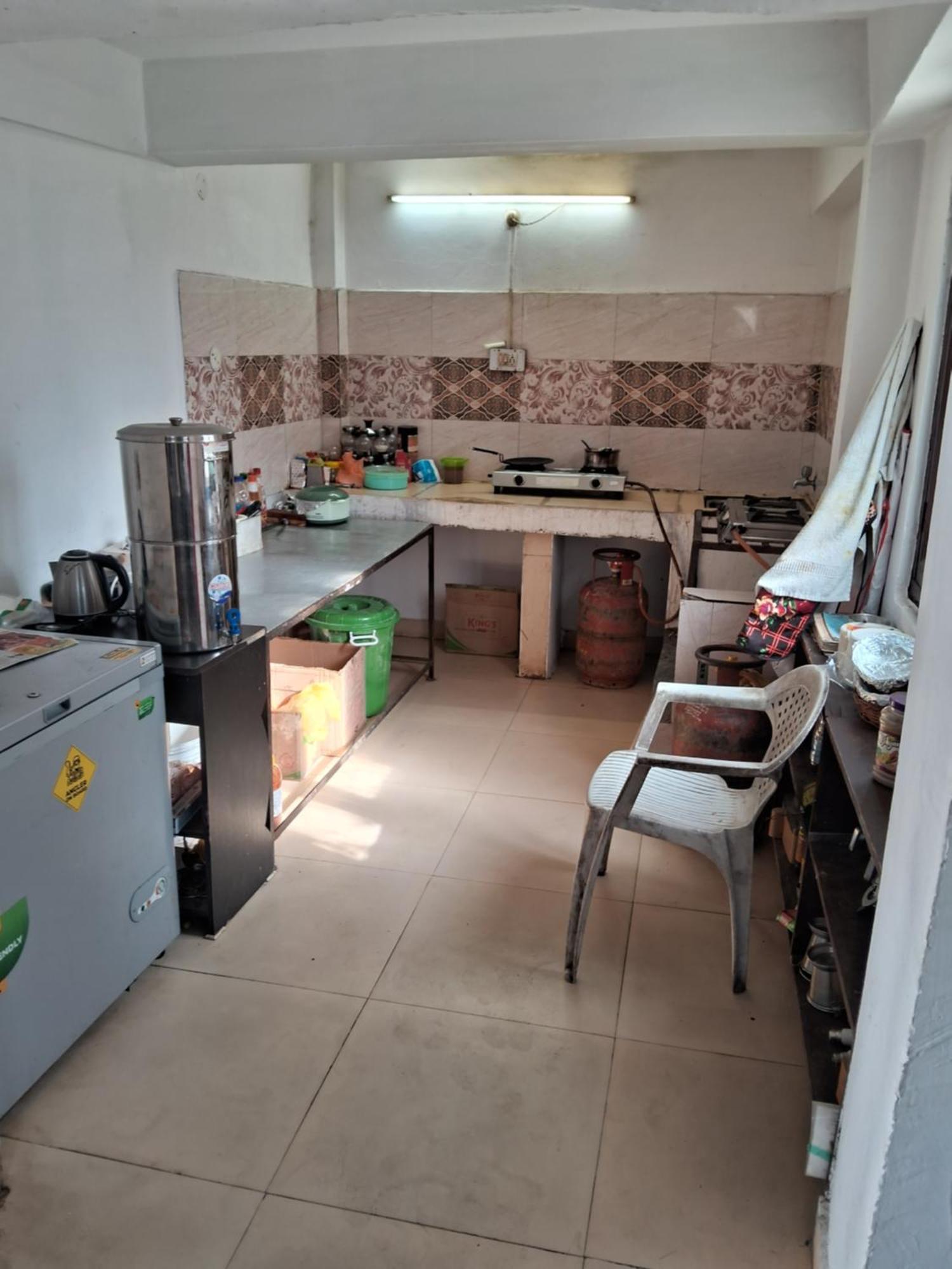 Tirthan Crest Homestay Banjār Buitenkant foto